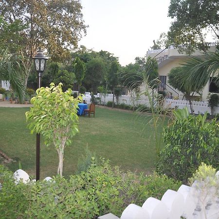 Hotel Eagle Nest Bharatpur Bagian luar foto
