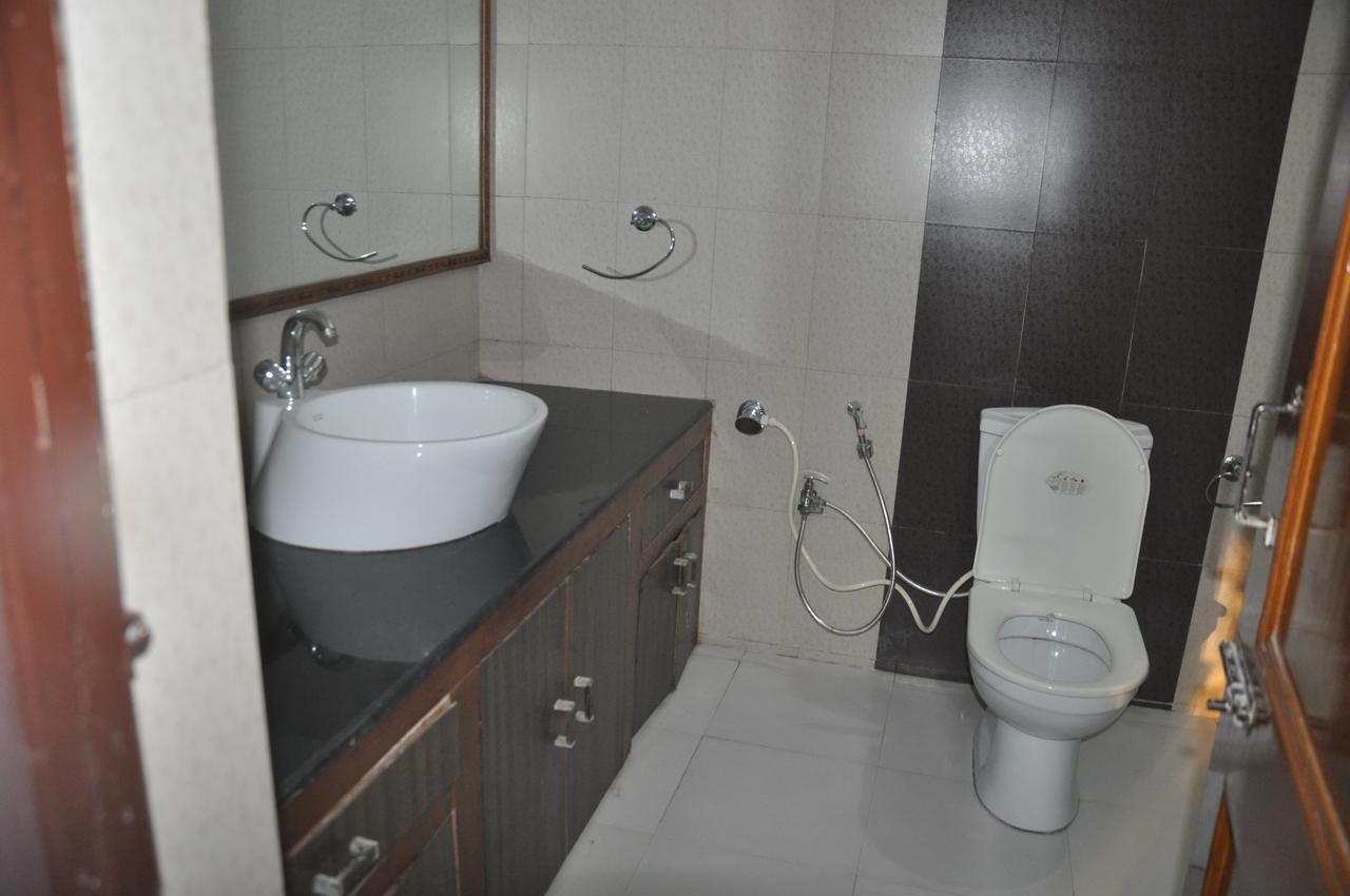 Hotel Eagle Nest Bharatpur Bagian luar foto