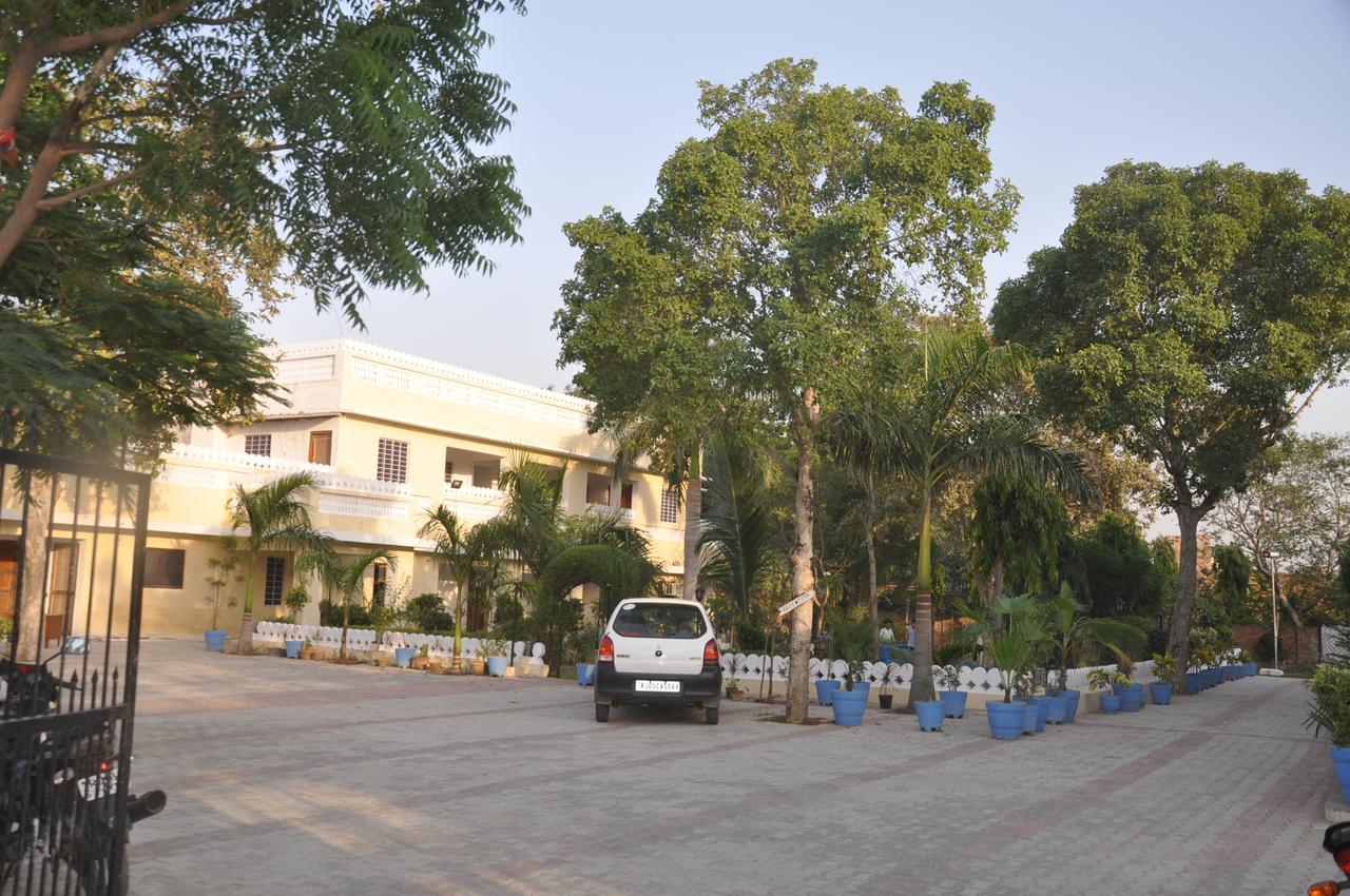 Hotel Eagle Nest Bharatpur Bagian luar foto
