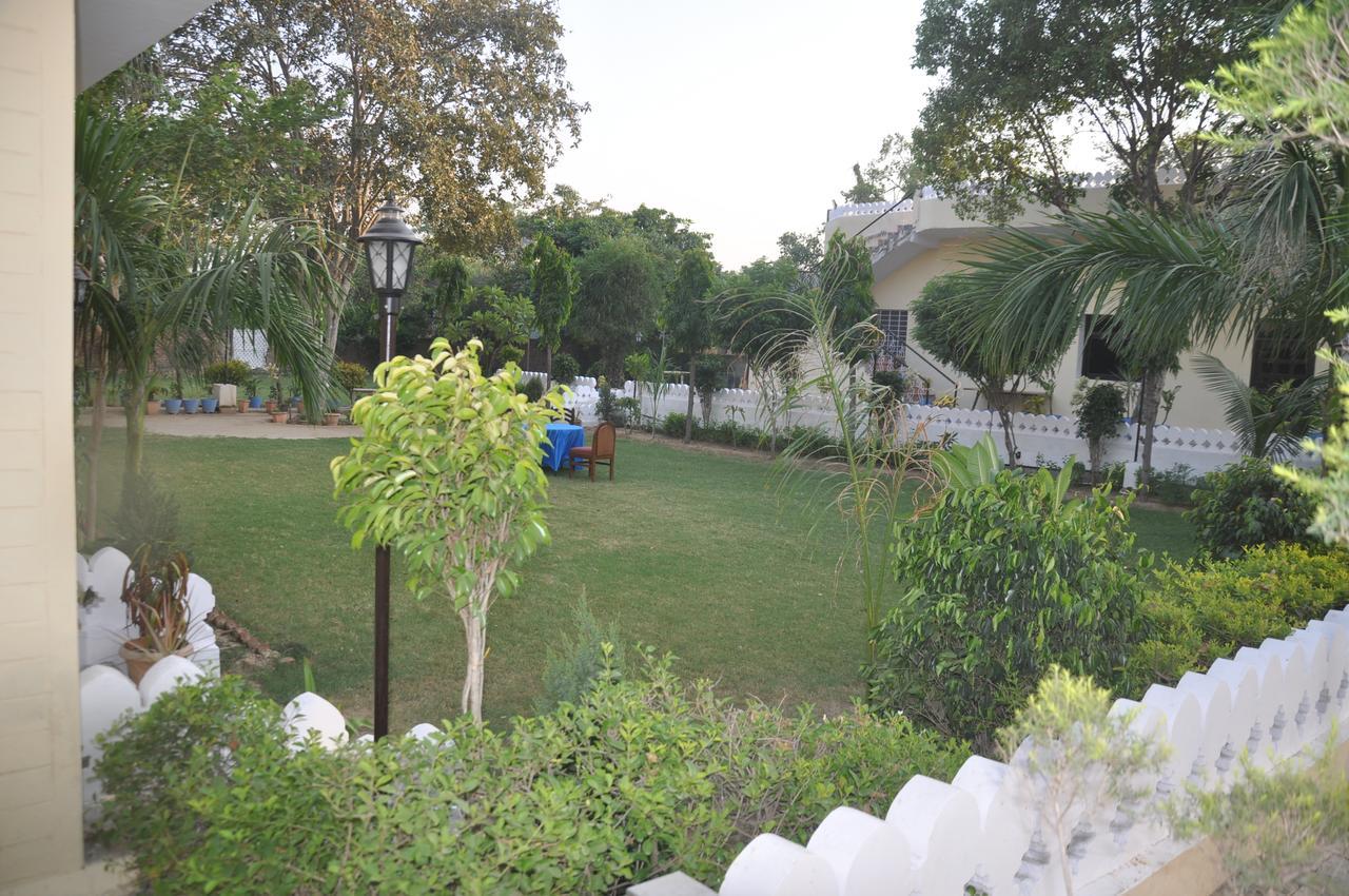 Hotel Eagle Nest Bharatpur Bagian luar foto