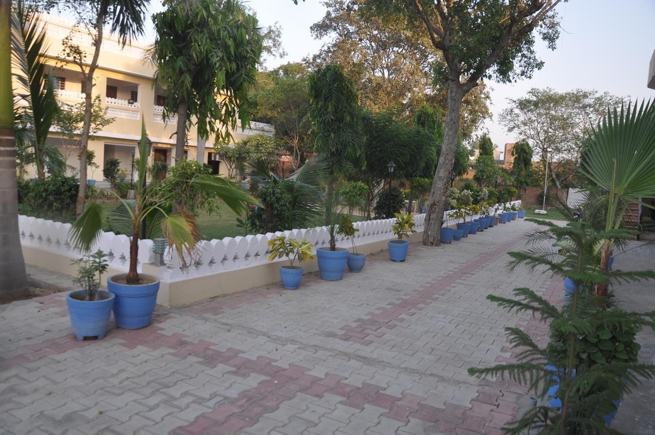 Hotel Eagle Nest Bharatpur Bagian luar foto