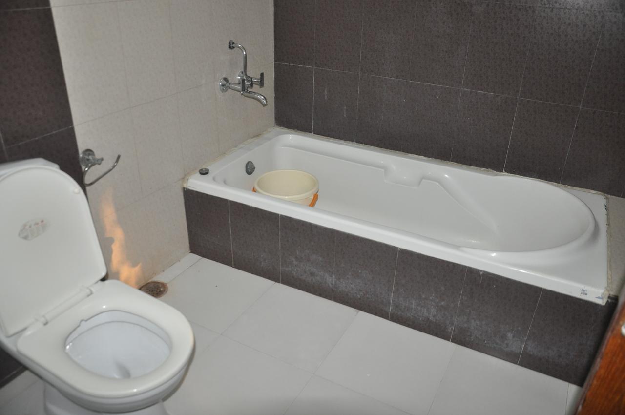 Hotel Eagle Nest Bharatpur Bagian luar foto