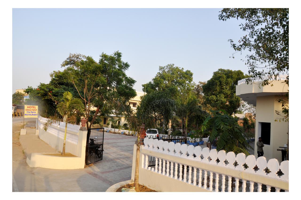 Hotel Eagle Nest Bharatpur Bagian luar foto