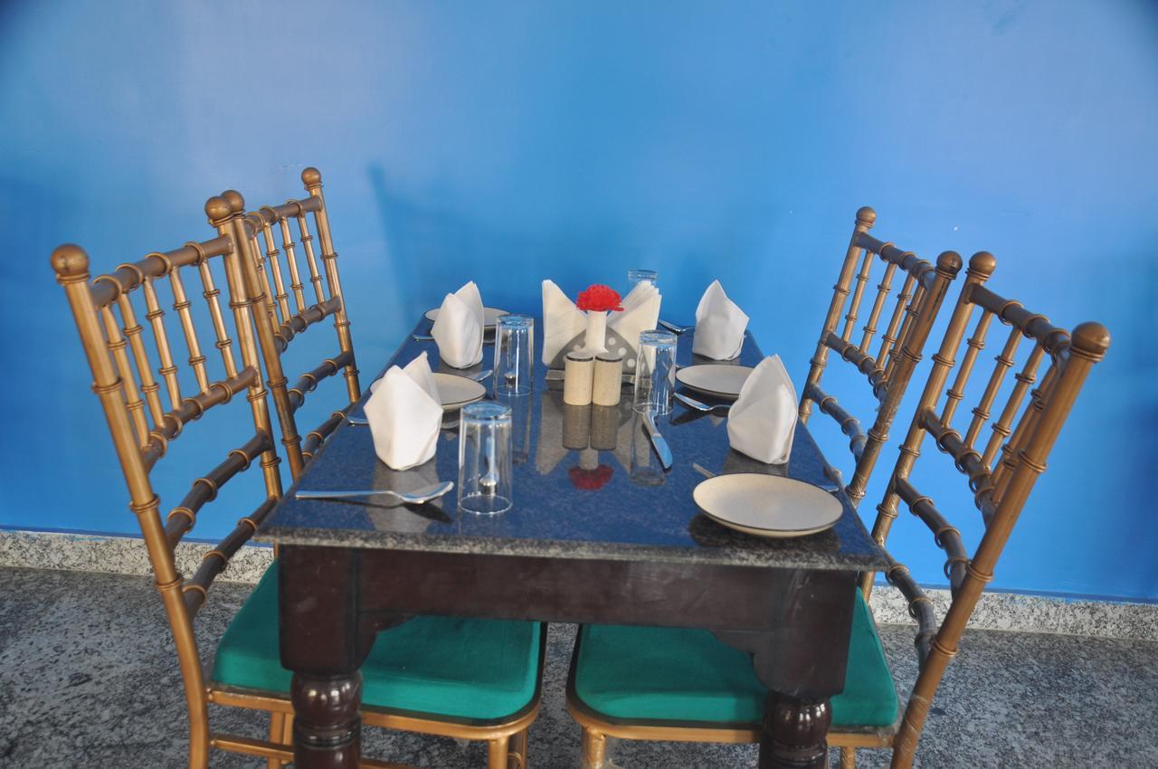 Hotel Eagle Nest Bharatpur Bagian luar foto